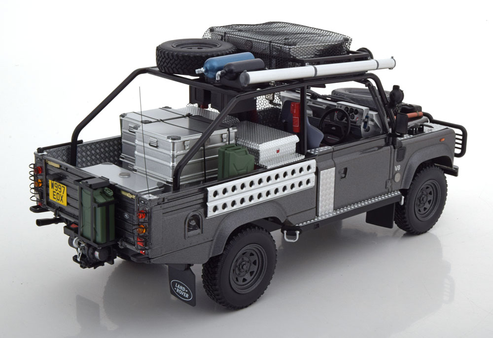 Tomb Raider Lara CroftLand RoverDefenderKyosho KSR08902TR