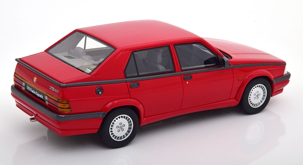 Twin-Spark-Alfa-Romeo-75-2-0-Laudoracing-Models-LM123A2-2.jpg
